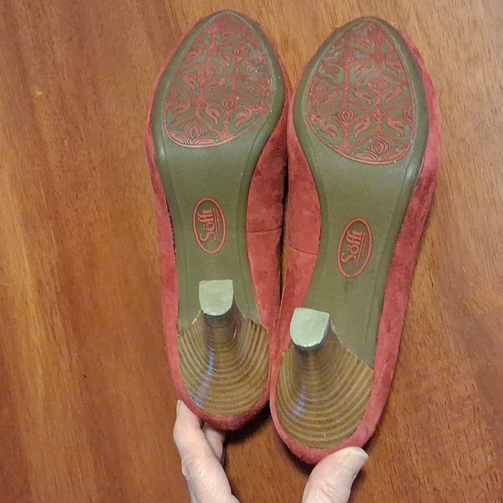 Sofft Red Suede Peep-Toe Pumps Sculpted Heels Hidden Platform Sz 7M - Picture 7 of 8
